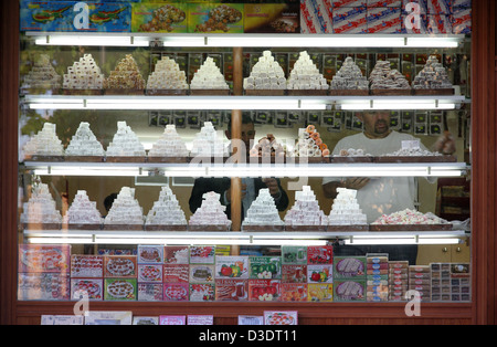 Nicosia, türkischen Republik Nordzypern, Turkish Delight in einem Schaufenster in der Altstadt Stockfoto