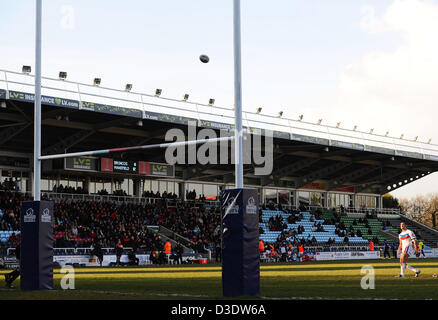 17.02.2013 London, England.  Paul Sykes der Wakfield Wildkatze wandelt während des engagieren Super-League-Spiels zwischen London Broncos und Wakefield Trinity Wildcats aus der Stoop. Stockfoto