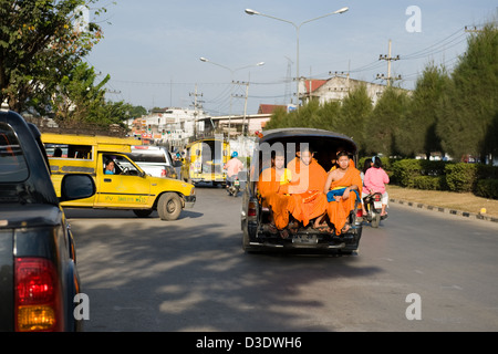 Fang, Thailand, Schule Anfänger auf einem offenen Minibus sitzen Stockfoto