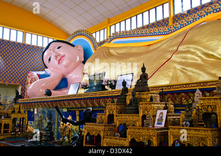 Thai Buddhistisch "Wat Chaiya Mangkalaram Tempel" Gehäuse Gold plattiert, liegenden Buddha und Bestattung Asche Kammern unter, Penang, Malaysia Stockfoto