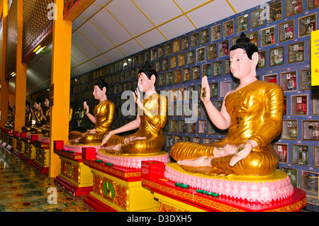 Thai Buddhistisch "Wat Chaiya Mangkalaram Tempel" Gehäuse Gold plattiert, liegenden Buddha und Bestattung Asche Kammern unter, Penang, Malaysia Stockfoto