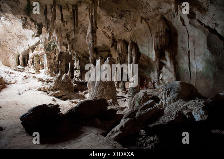 Krabi, Thailand, Stalaktiten und Stalagmiten in der Höhle Kanab Nam Stockfoto