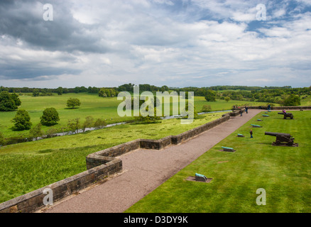 Northumbrian Landschaft einschließlich der Fluss Aln, entnommen aus dem Gelände von Alnwick Castle Stockfoto