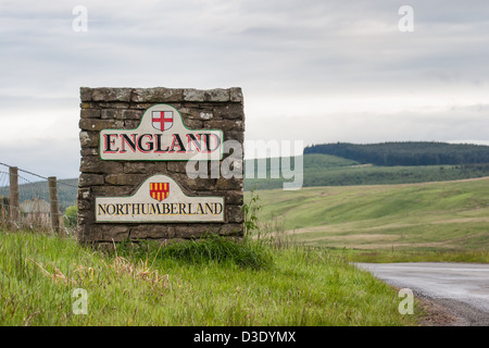 Melden Sie sich bei der englischen und schottischen Grenze in der Nähe von Kielder in Northumberland. Entnommen aus Schottland. Stockfoto