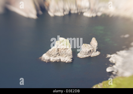 Blick von Bunglass von Tisch und Stuhl an der Basis des Sliabh Liag, die höchsten Seacliffs in Europa Stockfoto