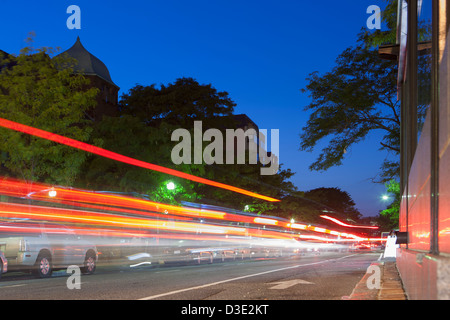 Autos auf der Straße, Exeter Street, Back Bay, Boston, Massachusetts, USA Stockfoto