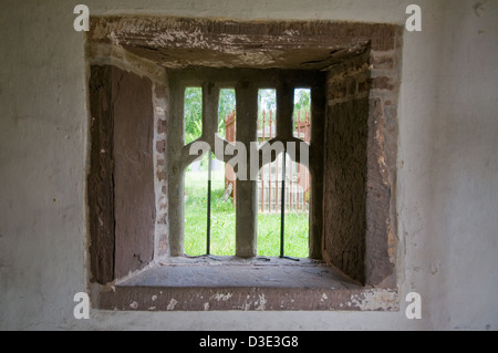 Ein Fenster in der St. Bridget's Kirche, Skenfrith, South Wales. Stockfoto