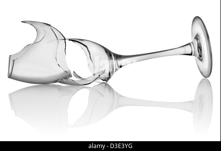 Gebrochene Glas Wein isoliert auf weißem Hintergrund Stockfoto