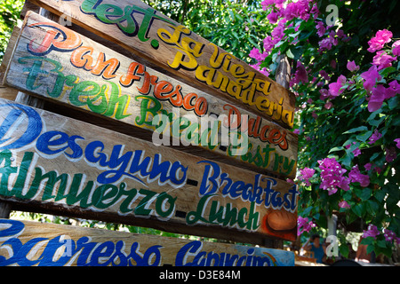 Restaurant zu unterzeichnen, in Englisch und Spanisch, Santa Catalina, Panama Stockfoto