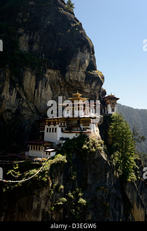 Tiger nest Kloster, 3140m, hoch oben auf einer felsigen Klippe 900m vom Tal Stock, atemberaubende Ausblicke, Bhutan, 36MPX, HI-RES Stockfoto