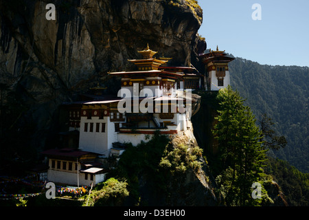 Tiger nest Kloster, 3140m, hoch oben auf einer felsigen Klippe 900m vom Tal Stock, atemberaubende Ausblicke, Bhutan, 36MPX, HI-RES Stockfoto