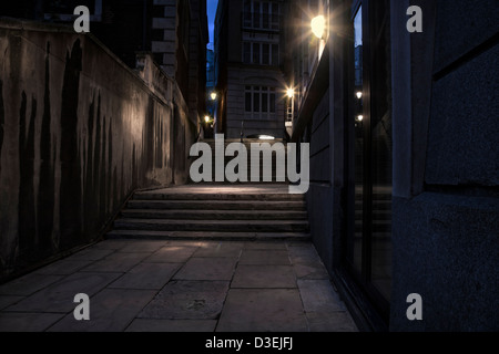 Alte Gehweg in der Londoner City Stockfoto