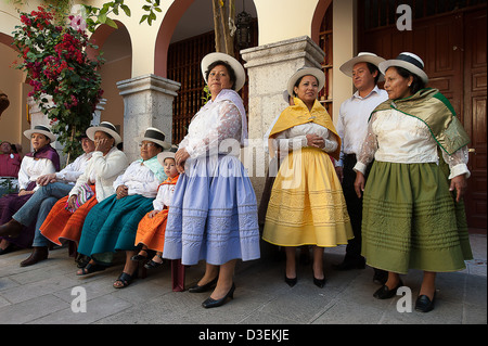 Peru, Ayacucho. Karwoche. Huamanguinas in einem Innenhof im Zentrum von Ayacucho. Stockfoto