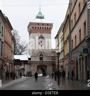 St. Florians Tor (Brama Floriańskain) in Krakau, Polen. Stockfoto