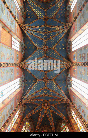 Die reich verzierten mittelalterlichen Decke Str. Marys Basilika (Mariacki Kathedrale) in Krakau, Polen. Stockfoto