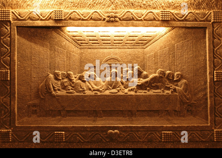 "Das letzte Abendmahl" Skulptur St. Kinga-Kapelle im Salzbergwerk Wieliczka, Krakau, Polen. Stockfoto