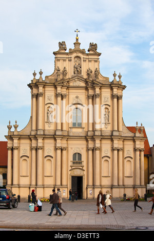 Klassizistische St.-Annen Kirche aus dem 18. Jahrhundert in Warschau, Polen. Stockfoto