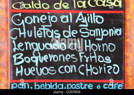 Speisekarte des Restaurants in Spanisch - Outdoor-bar in Madrid, Spanien Stockfoto