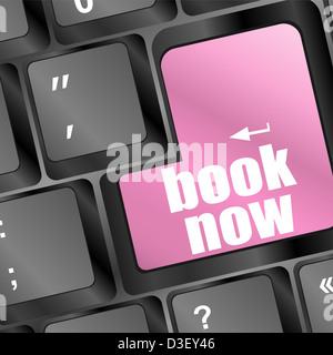 Buch "jetzt" auf Tastatur Stockfoto