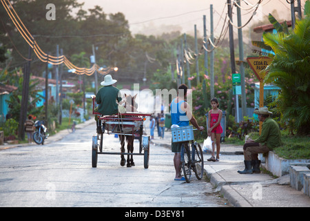 Straßenszene in Viñales, Kleinstadt in der Provinz Nord-Zentral Pinar del Río Kubas, Caribbean Stockfoto