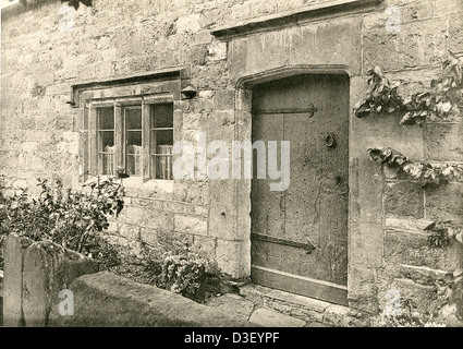 Lichtdruck Platte "Tür auf der Bowmeadow Farm, Laverton, in der Nähe von Broadway, Glos." beim high Res aus einem Buch gescannt veröffentlicht im Jahre 1905 Stockfoto