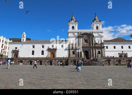 Fassade der Kirche und Kloster von San Francisco in Quito, Ecuador Stockfoto