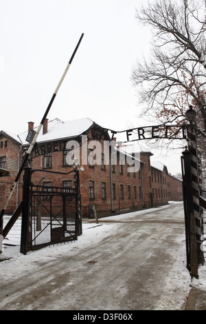 Main gate ich in Auschwitz KZ, Teil des staatlichen Museum Auschwitz-Birkenau in Oswiecim, Polen. Stockfoto