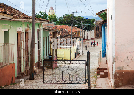 Koloniale Straße mit Pastell farbigen Häuser im Zentrum von Trinidad, Kuba Stockfoto