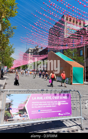 Teil Ste Catherine Street, die in den Sommermonaten für Autos gesperrt ist. Gay Village, Montreal. Stockfoto