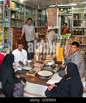 LAAD Basar oder Choodi Basar Altmarkt befindet sich rund um den historischen Charminar Hyderabad Indien Andhra Pradesh Stockfoto