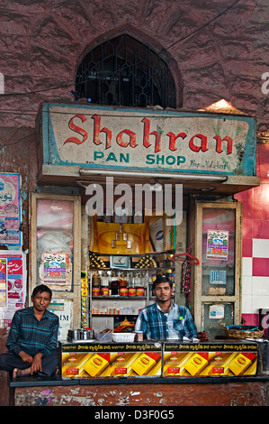 LAAD Basar oder Choodi Basar Altmarkt befindet sich rund um den historischen Charminar Hyderabad Indien Andhra Pradesh Stockfoto