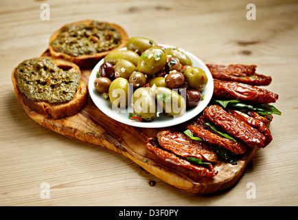 Anti-Pasta Auswahl Holz Platte snacks Italienisch Stockfoto