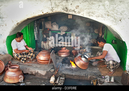 Schmied Smith Laad Basar oder Choodi Basar Charminar Hyderabad Indien Andhra Pradesh Stockfoto