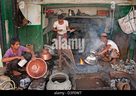 Schmied Smith Laad Basar oder Choodi Basar Charminar Hyderabad Indien Andhra Pradesh Stockfoto
