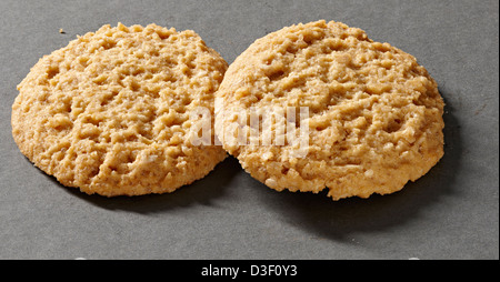 Zwei Crunch Hafer Cookie Butterkekse Stockfoto