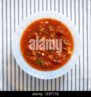 Tomaten-Gurken-Fenchel-Suppe Stockfoto