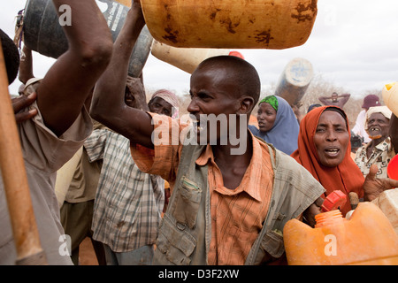 GURAH, nördlich von ELWAK Osten KENIAS, 1. September 2009: nördliche Hilfe Wasser Tanker kommt auf Gurah für Hirten. Stockfoto