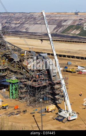 Große Schaufelradbagger wird in Garzweiler Braunkohle mine bauen. Köln, Deutschland Stockfoto