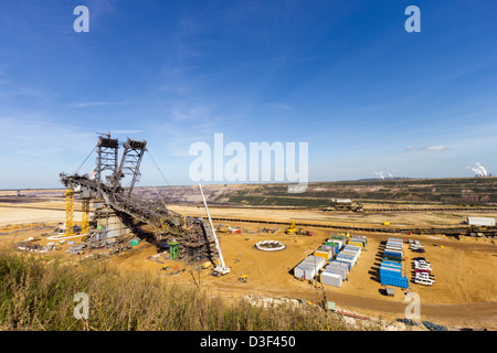 Große Schaufelradbagger wird in Garzweiler Braunkohle mine bauen. Köln, Deutschland Stockfoto