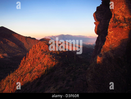 Gates Pass bei Sonnenuntergang Blick zurück in Richtung Tucson, AZ Stockfoto