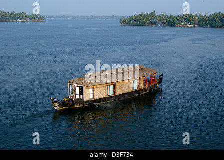 Hausboot-Fahrt auf Kerala Backwaters Landschaft Blick von Ashtamudi See Indien Stockfoto