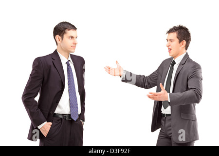 Zwei Personen, die eine Konfrontation isoliert auf weißem Hintergrund Stockfoto