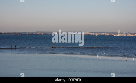 Die Aussicht vom Puckpool Hill auf der Isle Of Wight in Portsmouth, Hampshire Stockfoto