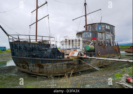 Eine virtuelle Freilichtmuseum von Angeln und Bootfahren Getriebe schmücken eine Eigenschaft auf Homer Spit, Homer, Alaska, USA Stockfoto