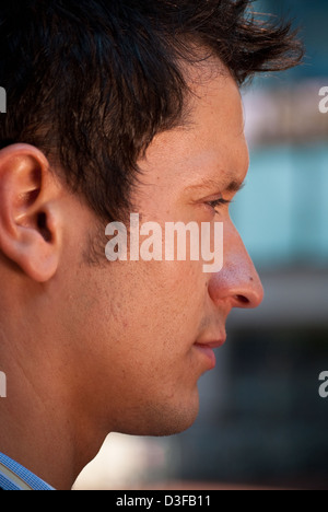 Profil eines jungen Mannes Stockfoto