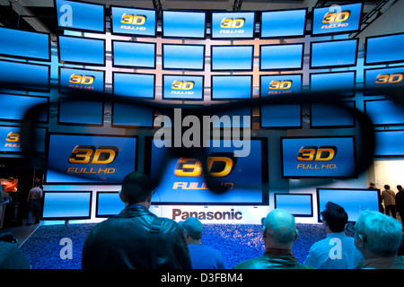 Berlin, Deutschland, Gläser 3D vor Flachbildschirmen von Panasonic Stockfoto