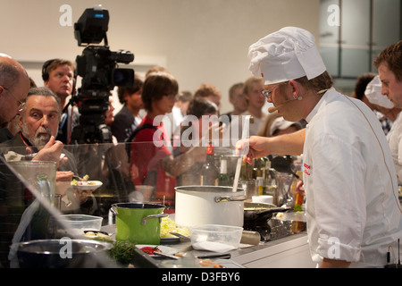 Berlin, Deutschland, Köche kochen, Bosch auf der IFA 2010 Stockfoto