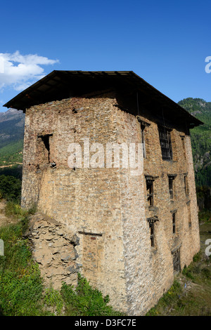 Fantastische Ruine Drukgyel Dzong Festung und Ausgangspunkt für Wanderungen in Jhomolhari Berge, 36MPX, HI-RES Stockfoto