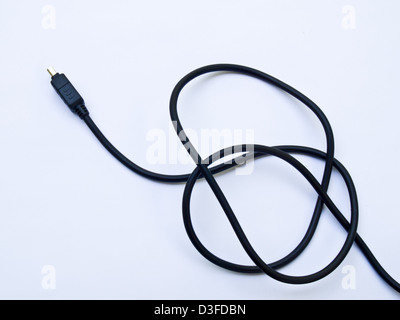 Schwarzes USB-Kabel isoliert auf weißem Hintergrund Stockfoto