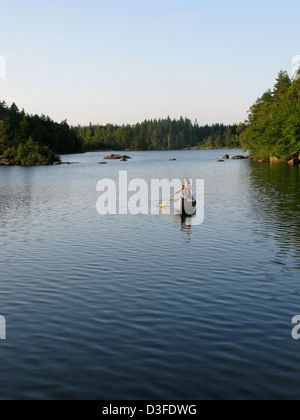 Karlskrona, Schweden, eine Frau in einem Kanu Stockfoto